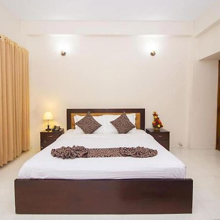 Hotel Suite Palace Baridhara Dhaka Exteriör bild