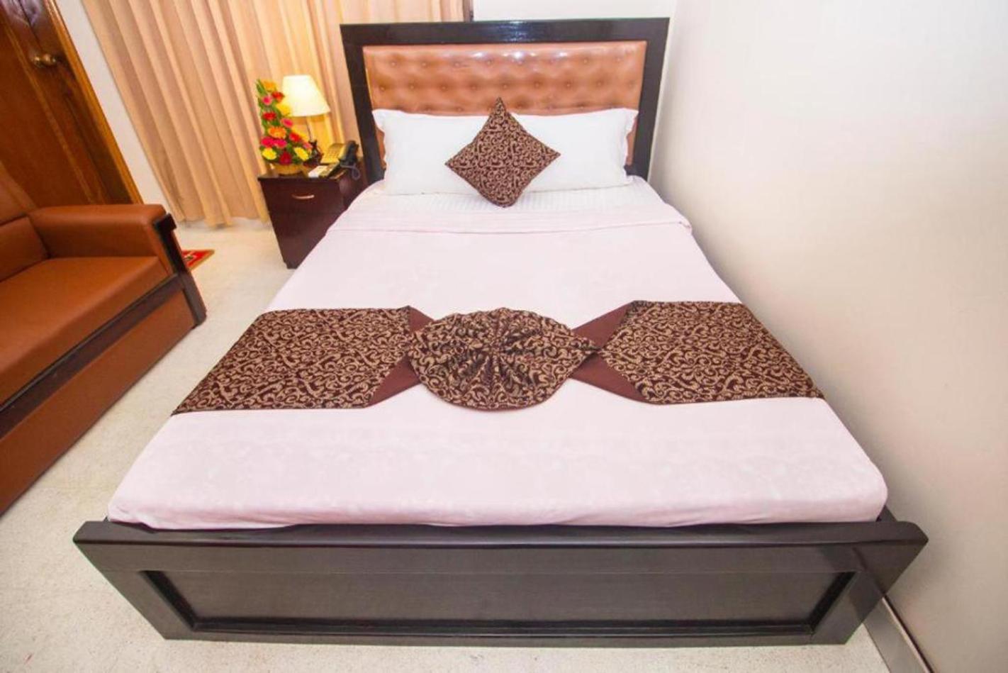 Hotel Suite Palace Baridhara Dhaka Exteriör bild